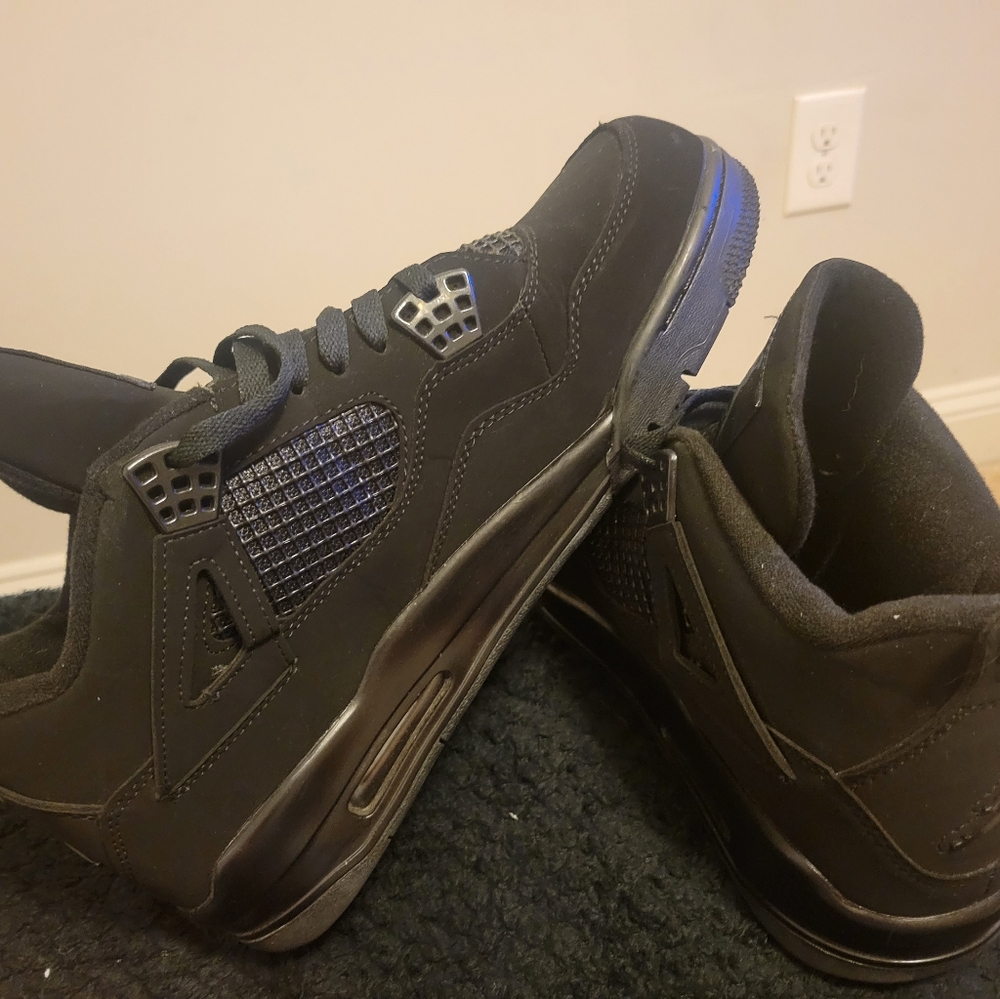 Black cat 4s